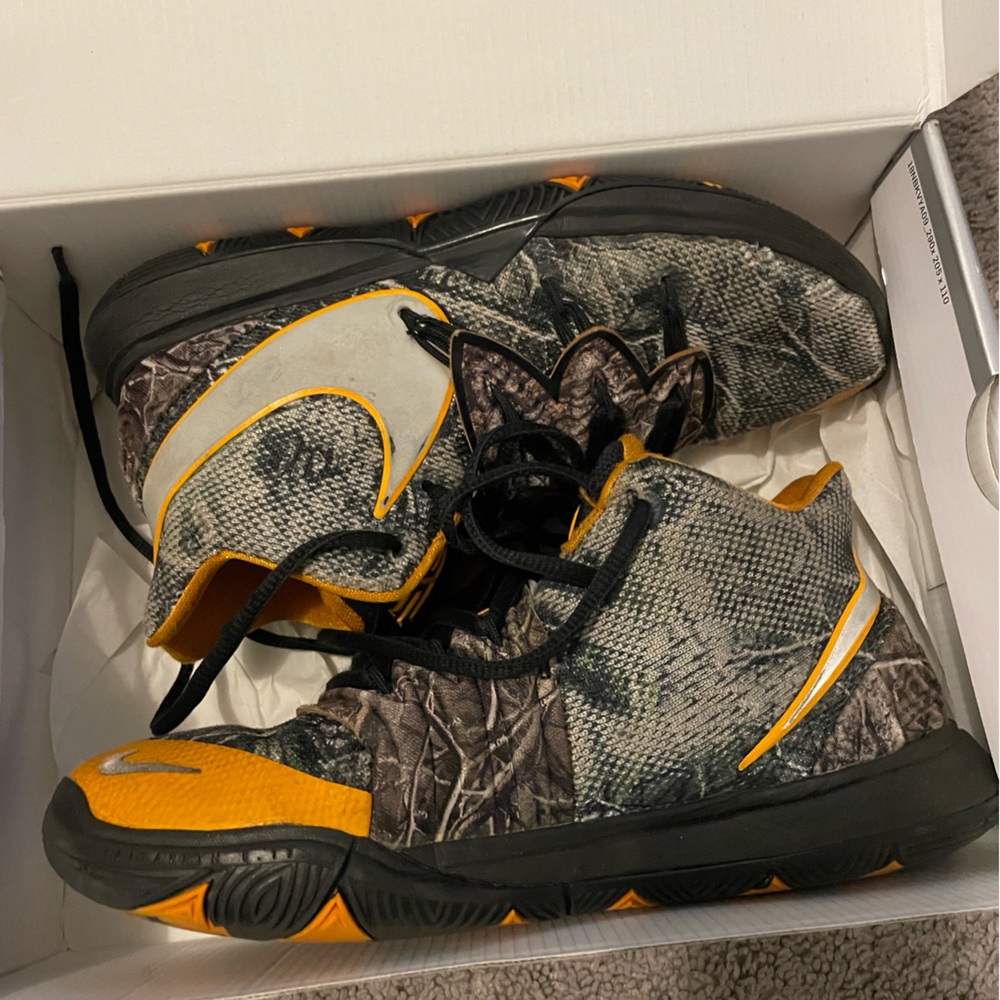 Kyrie Tacos 5.5 Boys used